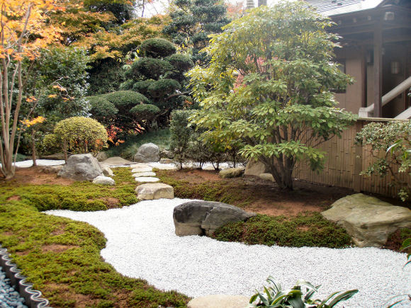 神崎寺さんの中庭